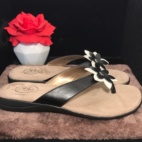 LIFE STRIDE comfy flower thong sandals size 7.5M - Picture 3 of 8
